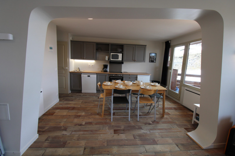 _lv_images__lot_0020392437_03_9208829