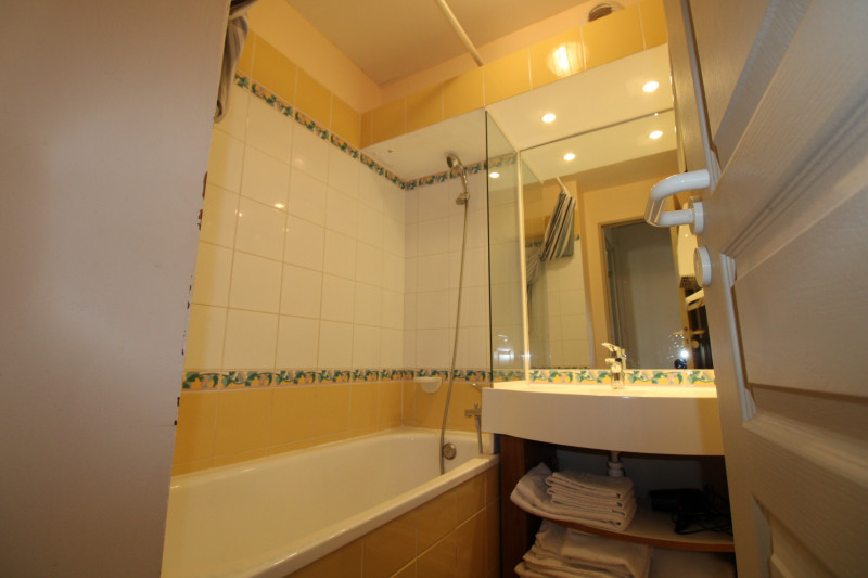 _lv_images__lot_0020392437_08_9325683