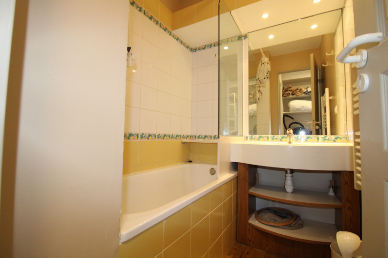 _lv_images__lot_0020392437_09_10410086