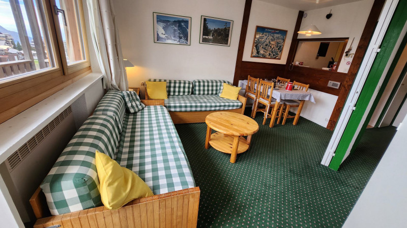 _lv_images__lot_0020392439_02_10028140