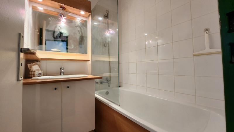 _lv_images__lot_0020392439_10_10157272