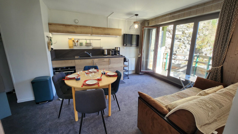 _lv_images__lot_0020392440_02_9854373