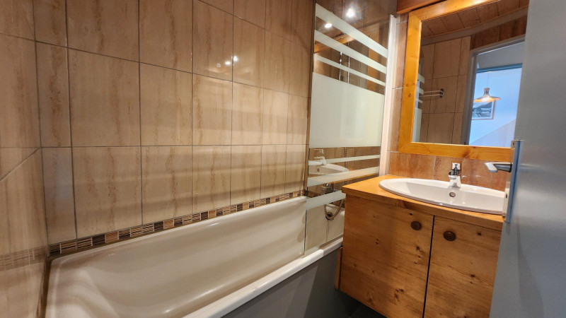 _lv_images__lot_0020392442_08_11032417