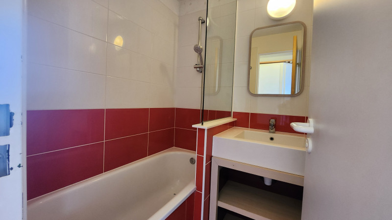 _lv_images__lot_0020392443_09_9960578