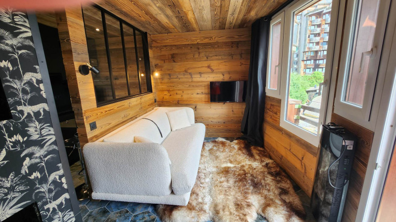 _lv_images__lot_0020392444_01_9987084