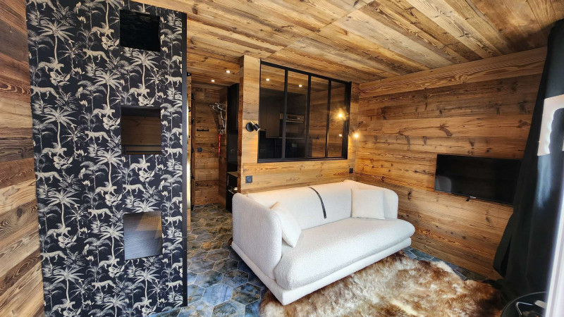 _lv_images__lot_0020392444_03_9780292