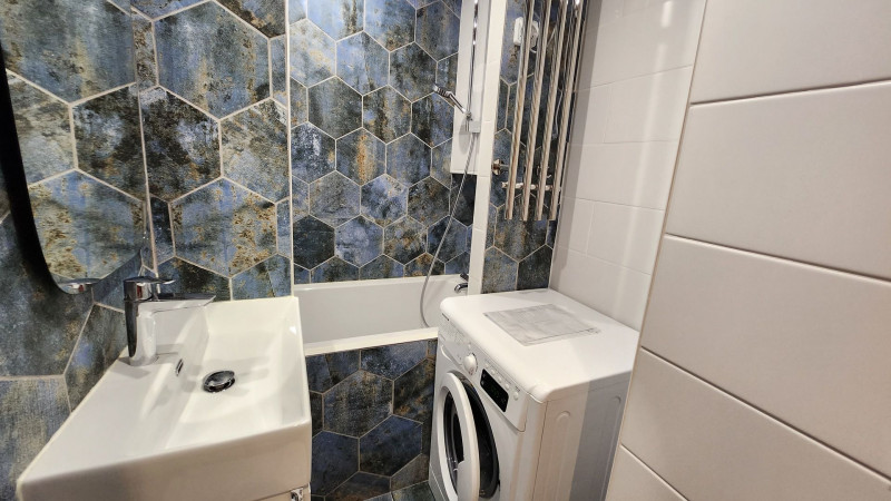 _lv_images__lot_0020392444_09_10054953