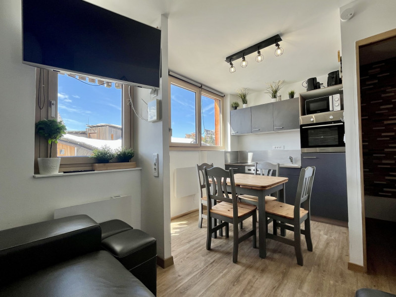 _lv_images__lot_0020392445_02_10305445