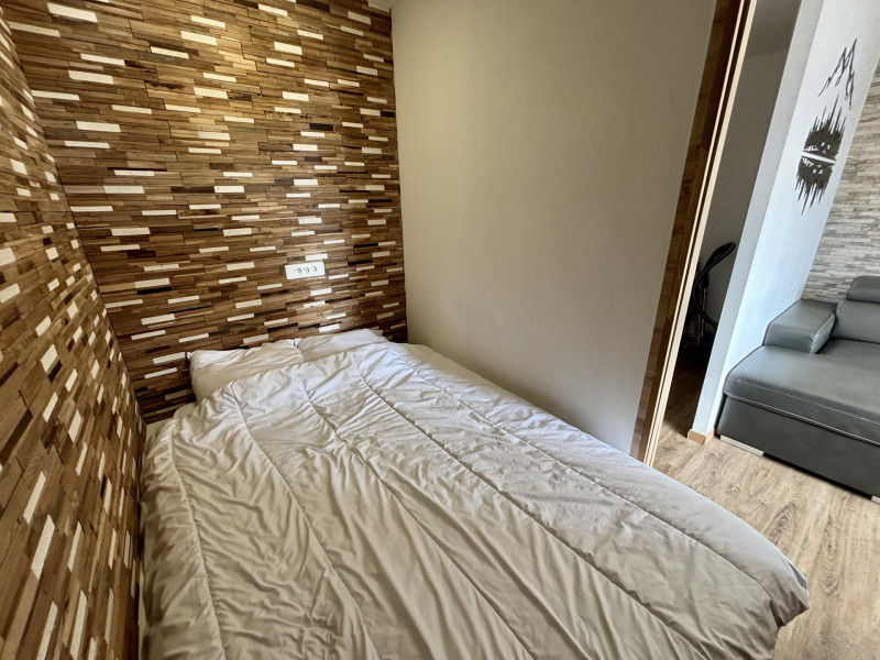 _lv_images__lot_0020392445_08_9966928