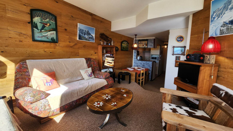 _lv_images__lot_0020392446_02_10034483