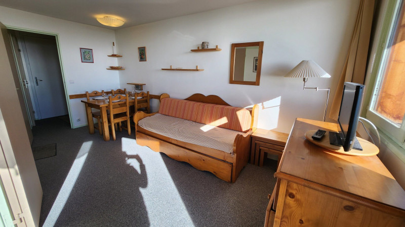 _lv_images__lot_0020392447_03_9530302