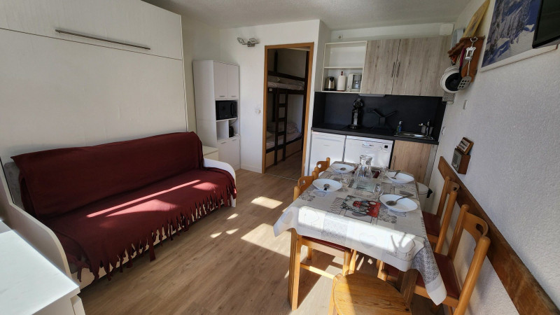 _lv_images__lot_0020392448_03_9550141