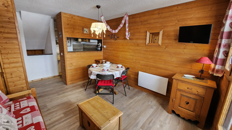 _lv_images__lot_0020392449_02_11131063