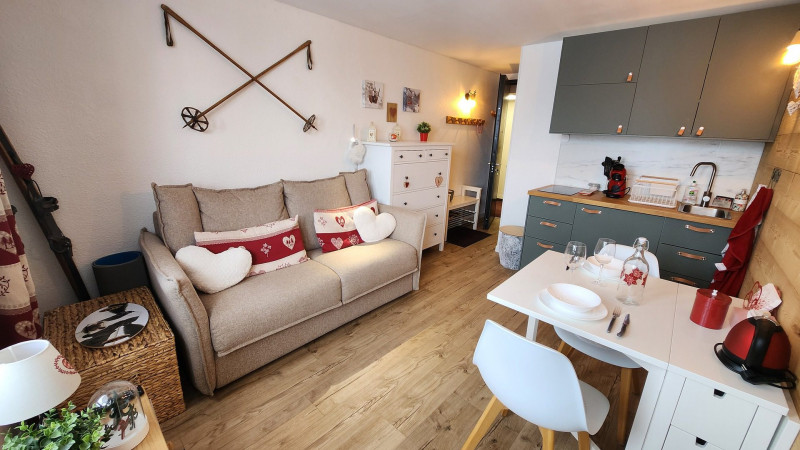 _lv_images__lot_0020392450_03_9668777