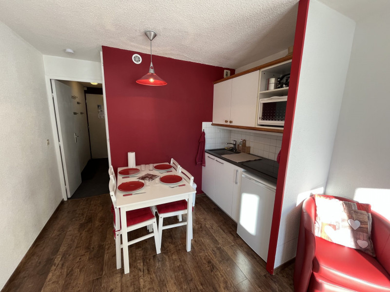 _lv_images__lot_0020392453_04_10068784