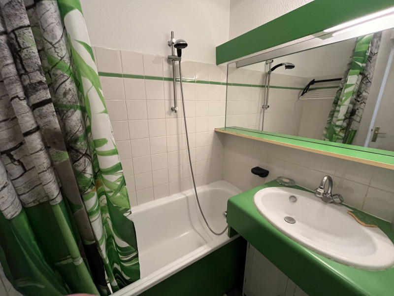 _lv_images__lot_0020392453_06_10320538