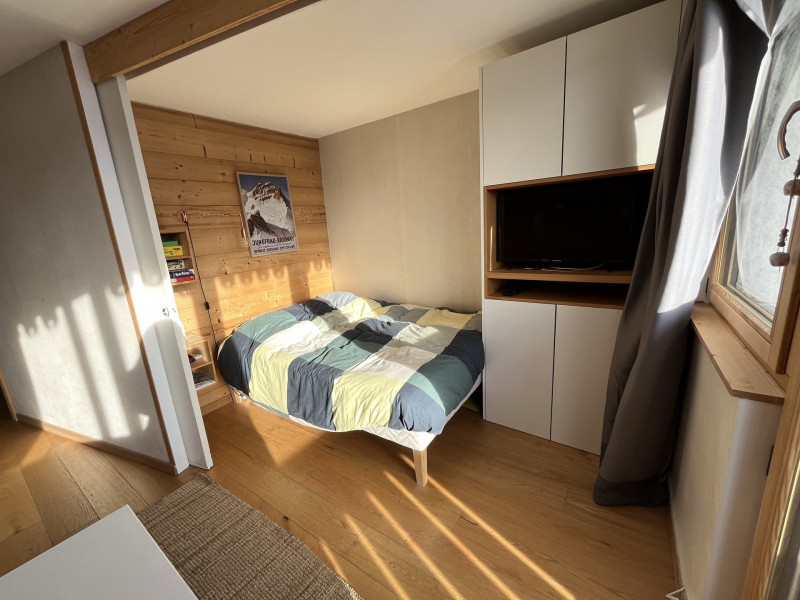 _lv_images__lot_0020392454_04_9887512