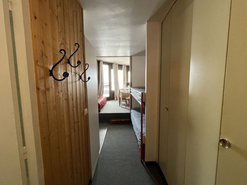 _lv_images__lot_0020392455_01_10027964