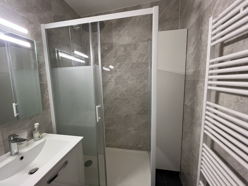 _lv_images__lot_0020392456_03_10218939