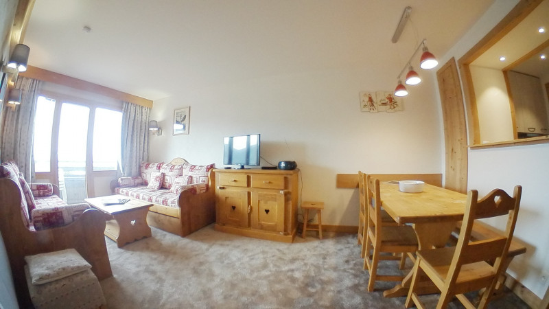 _lv_images__lot_0050420303_02_10367263