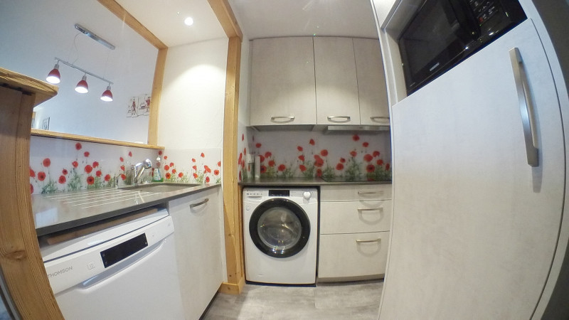 _lv_images__lot_0050420303_04_9379338