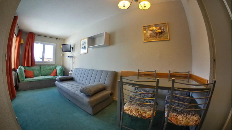 _lv_images__lot_0050440202_06_10264496