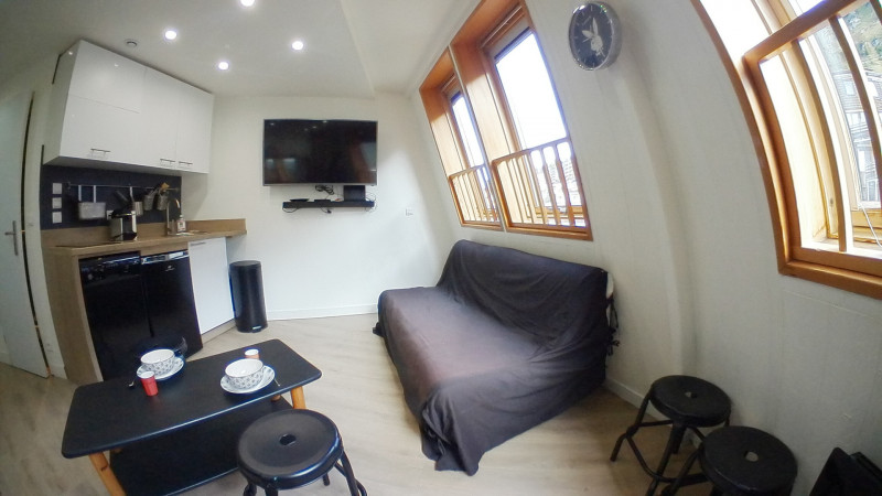 _lv_images__lot_0050450042_02_9204809