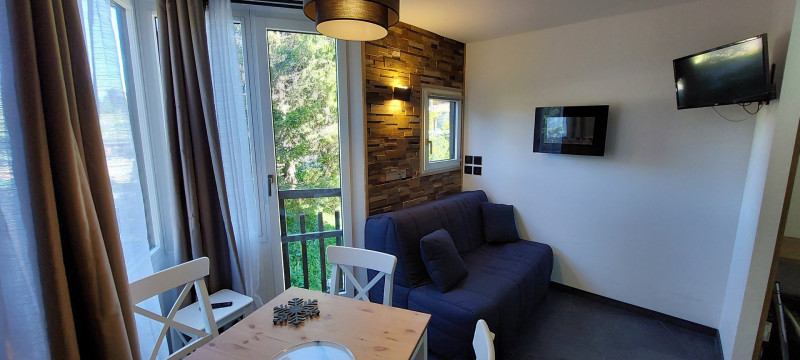 _lv_images__lot_0050450049_02_9308493