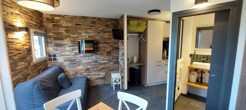 _lv_images__lot_0050450049_10_9373201