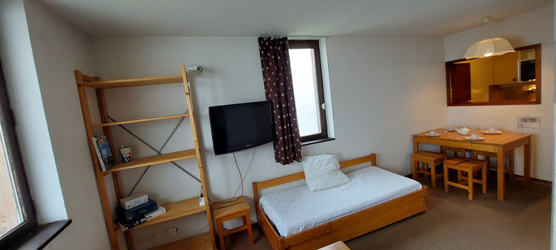 _lv_images__lot_0050450051_02_10382896