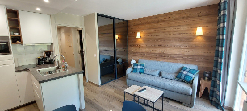 _lv_images__lot_0050450076_01_9775907