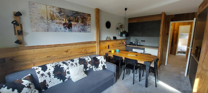 _lv_images__lot_0050450077_03_9928104