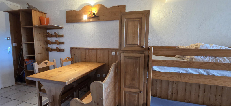 _lv_images__lot_0050450079_04_10016774