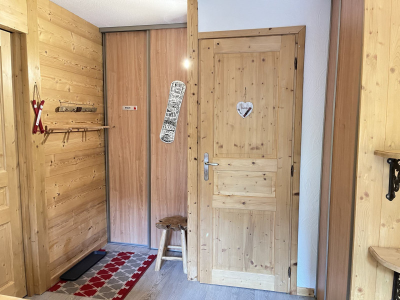 _lv_images__lot_0050450082_03_10091310