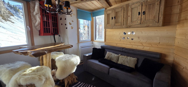 _lv_images__lot_0050450083_03_10221727