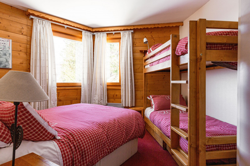 Chambre lit double et lit superposée